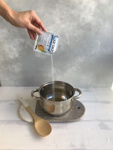 cartilar en olla para preparación de barrita de cereal